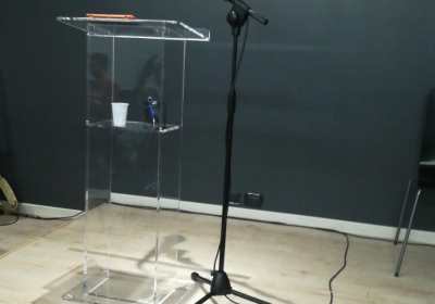 Leggii in plexiglass